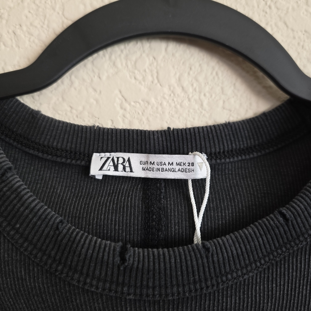 Zara Men's Black Crewneck Sweater - Picture 2 of 2